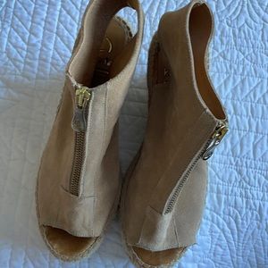 Kanna tan suede wedge